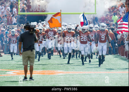 Austin, TX, USA. 13 Oct, 2018. Texas longhorns en action au cours de la NCAA Football match entre Baylor à Darrell K. Royal Texas Memorial Stadium à Austin, TX. Mario Cantu/CSM/Alamy Live News Banque D'Images