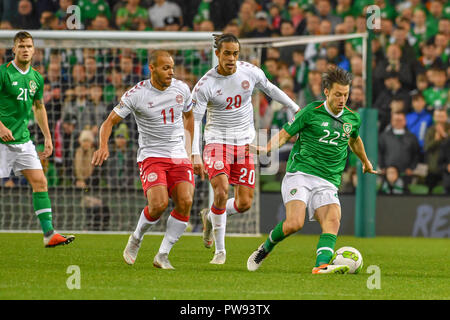 Dublin, Irlande. 13 Oct, 2018. Martin Braithwaite, Yussuf Poulsen et Harry Arter en action au cours de la Rep de l'Irlande contre le Danemark LIGUE Nations match de championnat à l'Aviva Stadium. Score 0-0 Crédit : Ben Ryan/SOPA Images/ZUMA/Alamy Fil Live News Banque D'Images