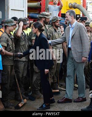 REYES MALLORCA RIADA INUNDACIONES FELIPE DE BORBON Y GRECIA;FELIPE DE BORBON;LETIZIA ORTIZ ROCASOLANO;Letizia Ortiz ; 13/10/2018 Roi d'Espagne Felipe VI et La Reine Letizia visiter Sant Llorenç des Cardassar dévastée par les crues éclair . Sant Llorenç des Cardassar. Mallorca, Espagne, 12-10-2018 888/CordonPress Banque D'Images