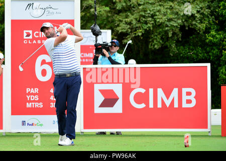 KUALA LUMPUR, MALAISIE - 14 Octobre : Marc Leishman de l'Australie wmeilleur en vent son tee au trou 6e au cours de dernier tour de CIMB CLASSIC 2018 PTC à Kuala Lumpur, KUALA LUMPUR, MALAISIE, le 14 octobre 2018. Credit : Ali Mufti/Alamy Live News Banque D'Images