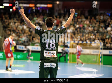 14 octobre 2018, Berlin : Handball : Bundesliga, Füchse in Berlin - TBV Lemgo Lippe, 9e journée, dans la salle omnisports Max-Schmeling-Halle : Hans Lindberg hourras pour un but. Photo : Fabian Sommer/dpa Banque D'Images