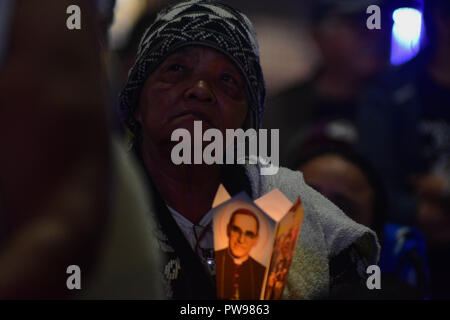 San Salvador, El Salvador, 14 octobre 2018, le Pape François a déclaré Oscar Arnulfo Romero un saint, des milliers célébré à la cathédrale de San Salvador. Credit : Crédit : Freedman Camilo Camilo Freedman/Alamy Live News Banque D'Images