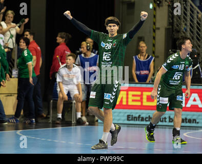 Berlin, Allemagne. 14 octobre 2018. 14 octobre 2018, Allemagne, Berlin : Handball : Bundesliga, Fuechse vs TBV Lemgo Berlin Lippe, Journée 9 : Berlin's Erik Schmidt exulte après la victoire des renards. Photo : Fabian Sommer/dpa dpa : Crédit photo alliance/Alamy Live News Banque D'Images