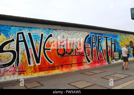 Sauver notre terre - East Side Gallery du mur de Berlin, Banque D'Images
