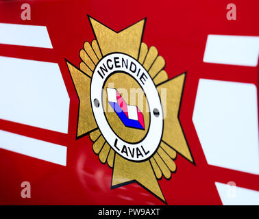 Laval, Canada : 13 Octobre 2018 : Français inscription sur le camion d'incendie - Incendie de Laval. Le logo de l'Office des Pompiers de Laval. Quitter le feu Banque D'Images