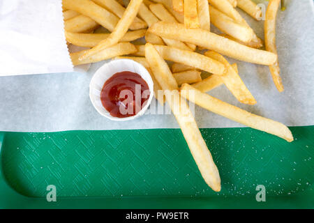 Close up of delicous gras junk food frites au stand de restauration rapide à Los Angeles Banque D'Images