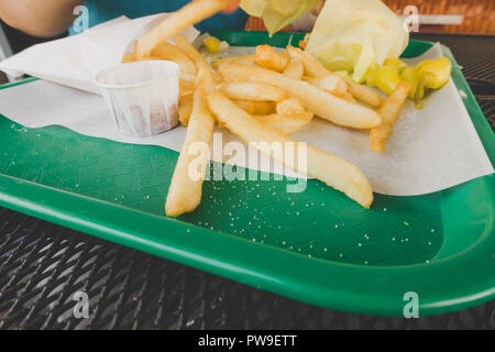 Close up of delicous gras junk food frites au stand de restauration rapide à Los Angeles Banque D'Images