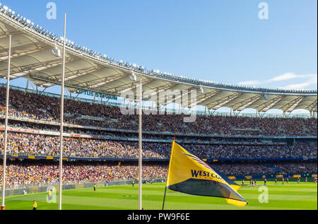 West Coast Eagles Club Football fans membres et partisans au stade préliminaire d'Optus AFL 2018 Final Perth Western Australia. Banque D'Images