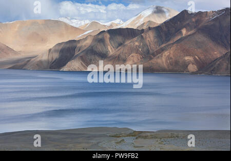 Beau lac Pangong, le joyau du Ladakh, Inde Banque D'Images