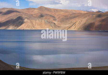 Beau lac Pangong, le joyau du Ladakh, Inde Banque D'Images