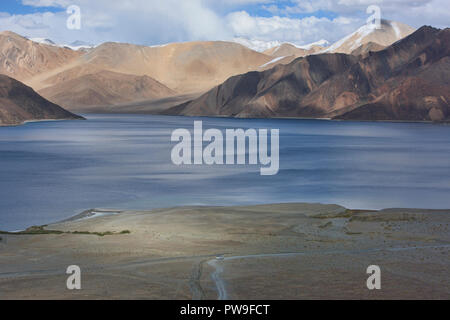 Beau lac Pangong, le joyau du Ladakh, Inde Banque D'Images