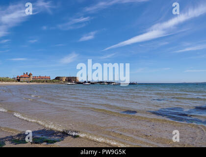 Une photo de paysage et à la plage de la baie Beadnell vers le port et anciens fours à chaux dans le Northumberland, England, UK. Banque D'Images