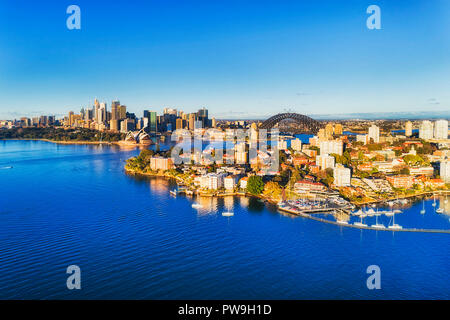 Rues de la région de Sydney CBD Landmarks sur les rives du port de Sydney avec ses bluew l'eau et des baies calmes autour de Basse-Côte-Nord banlieue résidentielle de Banque D'Images