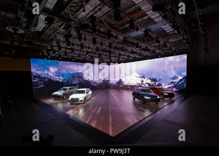 Présentant une série d'Audi à l'expérience de la marque Audi Singapour 2018 Banque D'Images