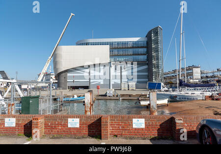 Le Ben Ainslie Racing AC. Le carrossage, Portsmouth, Angleterre, Royaume-Uni Banque D'Images