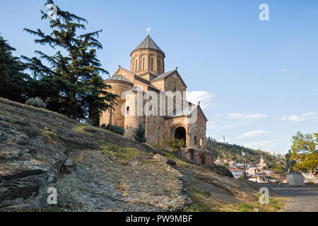 L'église de Metekhi 12e siècle Eglise orthodoxe de Géorgie dans le centre de Tbilissi, le Rock de Metekhi Banque D'Images