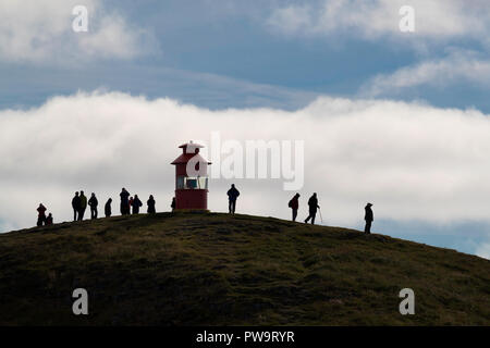 Le phare sur la petite île de Stykkið, près de Narvik sur la péninsule de Snæfellsnes, l'Islande Banque D'Images