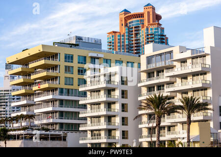 Miami Beach Florida, condominium appartement résidentiel appartements bâtiment bâtiments logement, sous le nouveau chantier bâtiment constructeur, ciel de haute élévation Banque D'Images