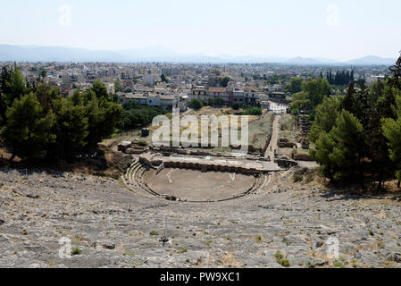 Le théâtre hellénistique, couper dans le côté de la colline, date d'environ 320 avant JC et a été rénové à deux reprises pendant la période romaine. Argos. Péloponnèse. Banque D'Images