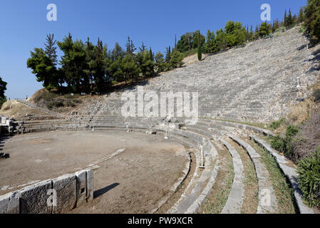 Le théâtre hellénistique, couper dans le côté de la colline, date d'environ 320 avant JC et a été rénové à deux reprises pendant la période romaine. Argos. Péloponnèse. Banque D'Images