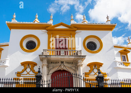 L'entrée de la Plaza de Toros, la célèbre Arène de Séville, Andalousie, Espagne Banque D'Images