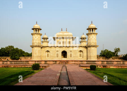 D'itimad-ud-Daula (Baby Taj) à Agra, Inde, au coucher du soleil Banque D'Images