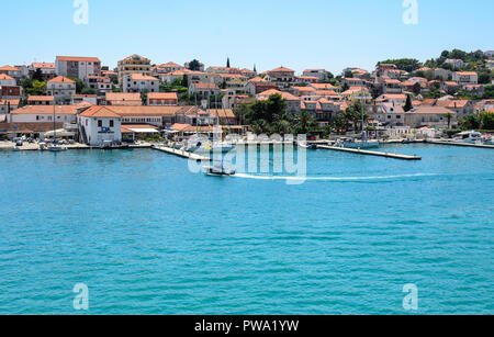 Port de Trogir avec les bateaux et les navires, la Croatie. Banque D'Images