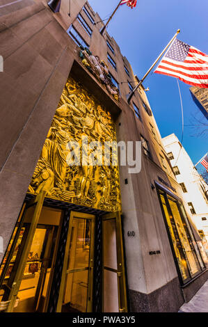 Détail entrée Rockefeller Center Manhattan - New York, New York, USA Banque D'Images