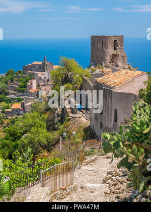 Vue panoramique dans Forza d'Agrò, ville pittoresque dans la province de Messine, Sicile, Italie. Banque D'Images