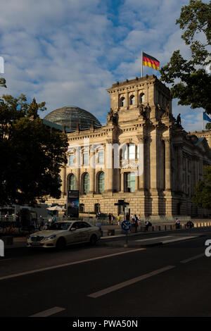 Porte Bradenburg, Berlin, Allemagne été touristes Banque D'Images