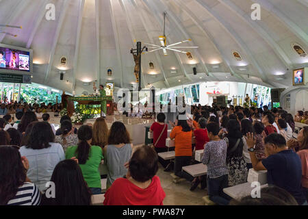 Saint Nino de Paz l'intérieur de l'Église catholique, Greenbelt, Ayala Center, Greenbelt, Manille, Philippines Banque D'Images