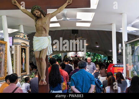 Saint Nino de Paz l'intérieur de l'Église catholique, Greenbelt, Ayala Center, Greenbelt, Manille, Philippines Banque D'Images