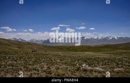 La grande gamme d'Afghanistan Pamir et le lac Zorkul de Belayrik passent, au Tadjikistan Banque D'Images