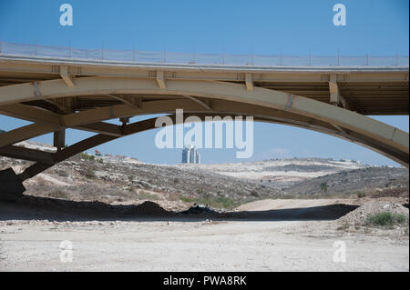 Construire un nouveau pont, Modiin Ville, Israël Banque D'Images