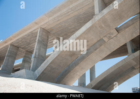 Construire un nouveau pont, Modiin Ville, Israël Banque D'Images