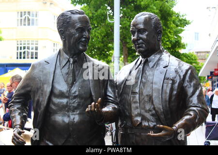 John et Cecil Moores statue dans le centre-ville de Liverpool Banque D'Images