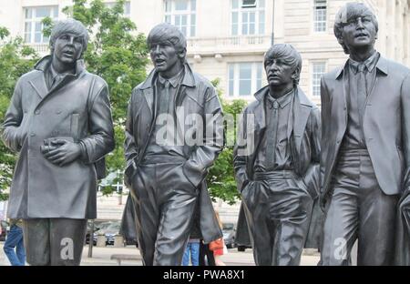 Les Beatles statue à Liverpool Albert Dock. Célèbre monument de John, Paul, George et Ringo (Le Fab Four) Banque D'Images