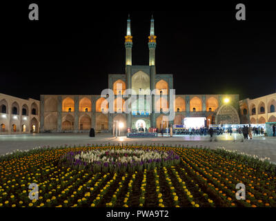 Amir Chakhmaq square de nuit, Yazd, Iran Banque D'Images