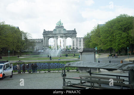 Bruxelles, Belgique - 17 avril : véhicule de police debout devant la porte de Brandebourg à Bruxelles, Belgique, Europe le 17 avril, 2017 Banque D'Images