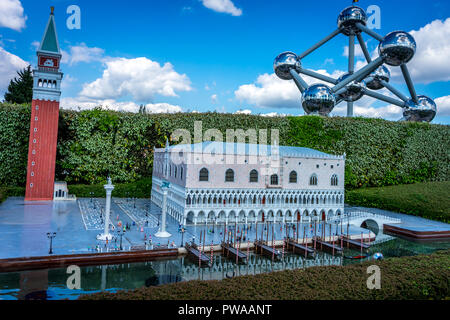 Bruxelles, Belgique - 17 Avril 2017 : Miniatures au parc Mini-Europe - reproduction du Palais des Doges à Venise, Italie, Europe Banque D'Images