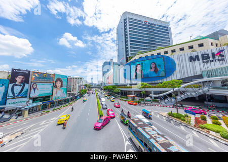 Vue sur la ville de Bangkok de MBK Centre point et colorés de l'emplacement de voyage populaires partout dans le monde. 13 septembre 2018. Bangkok, Thaïlande. Banque D'Images