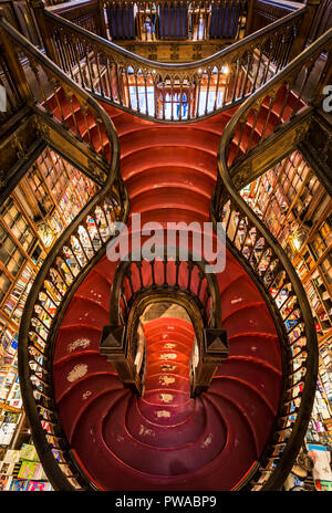 La belle vieille librairie Livraria Lello à Porto, Portugal Banque D'Images