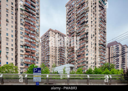 Shanghai, Chine - 2 juin 2018 : construction de logements sociaux publics chinois dans le centre-ville de Shanghai des clusters Banque D'Images