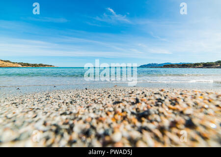 L'eau turquoise à Cala Andreani dans l'île de Caprera, Sardaigne Banque D'Images