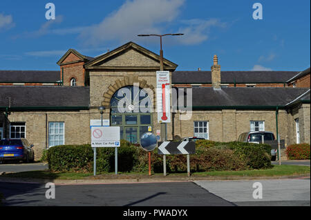 L'Hôpital du comté de Louth Lincolnshire, Royaume-Uni., Géré par United Lincolnshire Hospitals NHS Trust. En danger d'une clôture partielle. Banque D'Images