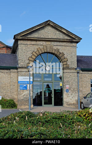 L'Hôpital du comté de Louth Lincolnshire, Royaume-Uni., Géré par United Lincolnshire Hospitals NHS Trust. En danger d'une clôture partielle. Banque D'Images