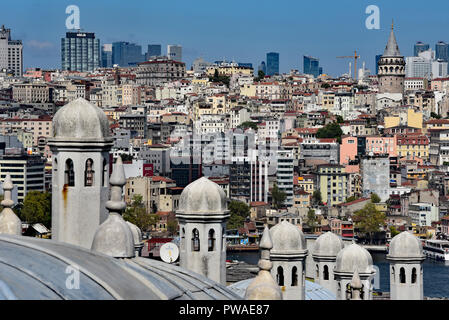 Voir à partir de la Mosquée de Suleymaniye à l'ensemble de la tour de Galata sur la Corne d'or, Beyoglu, Istanbul, Turquie, l'Europe. Banque D'Images