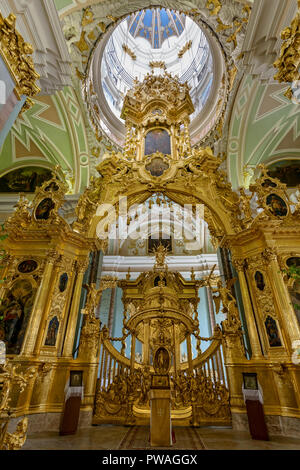 SAINT PETERSBURG, Russie - le 24 juin 2013 : l'intérieur de la Cathédrale Pierre et Paul. Empereurs russes sont enterrés ici. Banque D'Images