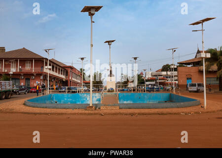 Bissau, République de Guinée-Bissau - 5 Février 2018 : Vue de l'Avenue Amilcar Cabral, en Guinée-Bissau, l'Afrique de l'Ouest Banque D'Images