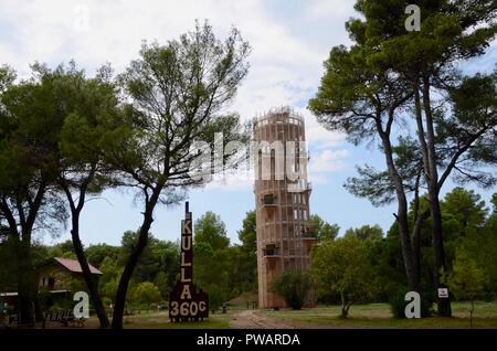 La kulla 360 tour d'observation en bois au parc national de l'albanie divjake Banque D'Images